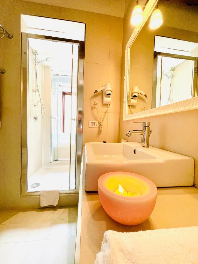 Town House Spagna- Luxury Rooms With Jacuzzi Bath Rome Exterior photo
