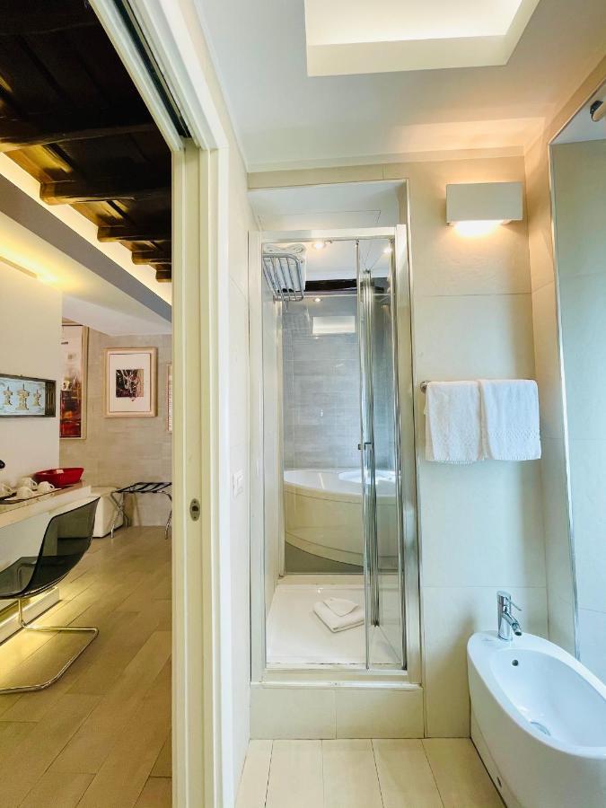 Town House Spagna- Luxury Rooms With Jacuzzi Bath Rome Exterior photo