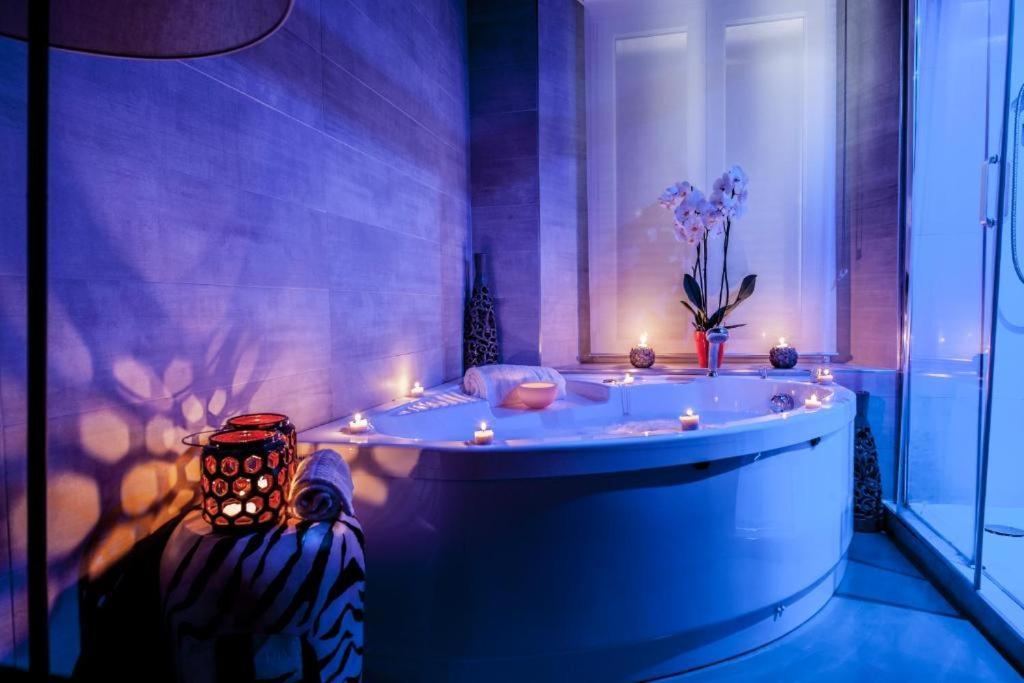 Town House Spagna- Luxury Rooms With Jacuzzi Bath Rome Exterior photo