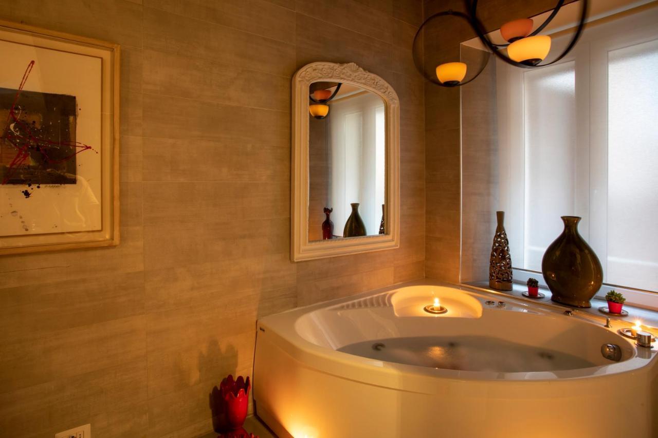 Town House Spagna- Luxury Rooms With Jacuzzi Bath Rome Exterior photo