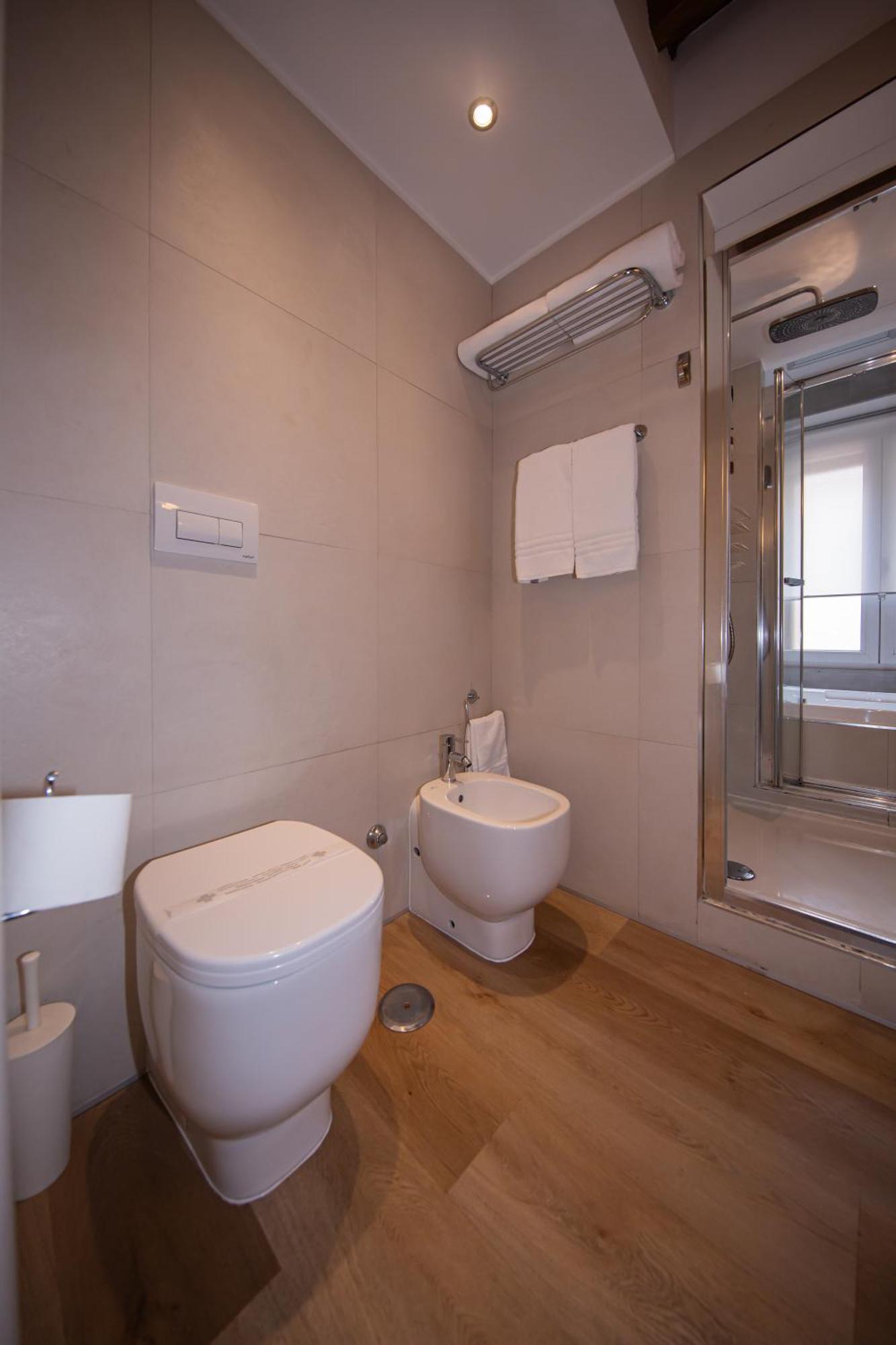Town House Spagna- Luxury Rooms With Jacuzzi Bath Rome Exterior photo