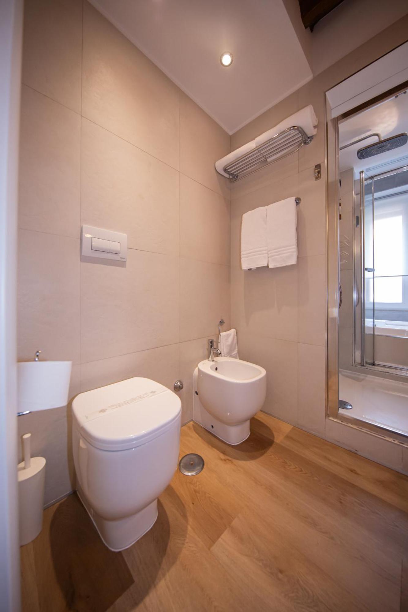 Town House Spagna- Luxury Rooms With Jacuzzi Bath Rome Exterior photo
